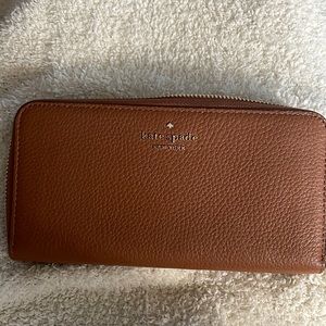 Brand new with tags Kate Spade LEATHER wallet. PERFECT condition